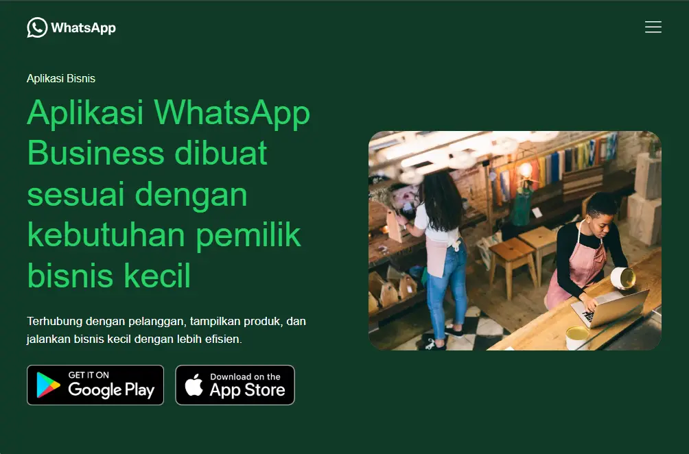 Sepasang pemilik warung makan sedang memantau pesanan dan mengelola promosi usaha kuliner mereka menggunakan aplikasi WhatsApp Business di laptop.